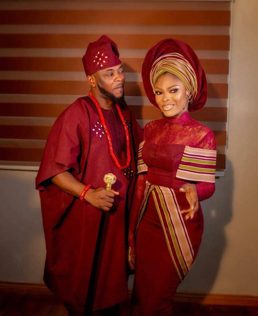 Aso ebi burgundy 2025