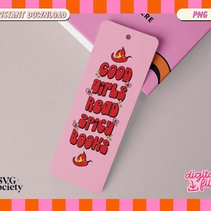 Könnte beinhalten: Rosafarbener Lesezeichen mit einer roten und weißen Grafik, auf der "Good Girls Read Spicy Books" steht, mit einer Illustration einer roten Chilischote.