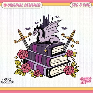 Könnte beinhalten: Ein lila Drache mit Flügeln sitzt auf einem Stapel von drei Büchern. Die Bücher sind mit einem lila und schwarzen Design verziert. Zwei Schwerter sind hinter den Büchern gekreuzt. Um die Bücher herum befinden sich rosa Rosen und grüne Blätter. Das Bild ist im Cartoon-Stil gehalten.