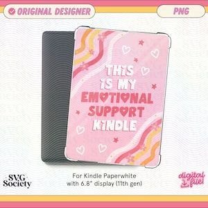 Puede incluir: Funda para Kindle Paperwhite rosa y blanca con un diseño ondulado y el texto "This is my emotional support Kindle".