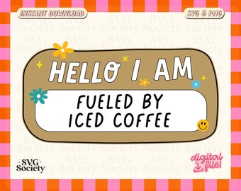 Peut inclure: Un graphique de téléchargement numérique brun et beige avec le texte "HELLO I AM FUELED BY ICED COFFEE" en blanc. Le graphique est décoré de fleurs et d'un visage souriant.