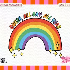 K&ouml;nnte beinhalten: Ein Regenbogen mit dem Text "QUEER, ALL DAY, ALL YEAR" in einer bunten, Retro-Schrift. Der Regenbogen hat einen wei&szlig;en Hintergrund mit einem wellenf&ouml;rmigen Muster.