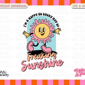 Op de afbeelding: Een digitale illustratie van een vrolijke, cartoonachtige zon met een roze, splatter-achtig ontwerp. De zon draagt roze schoenen en heeft een brede glimlach. De tekst "I'm a happy go lucky ray of freaking sunshine" is geschreven in een retro-lettertype.