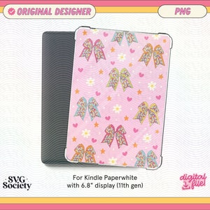Może przedstawiać: Różowa skórka na czytnik Kindle Paperwhite z wzorem kolorowych kokardek, gwiazd i kwiatów. Skórka jest przeznaczona do wyświetlacza 6,8 cala (11. generacja).