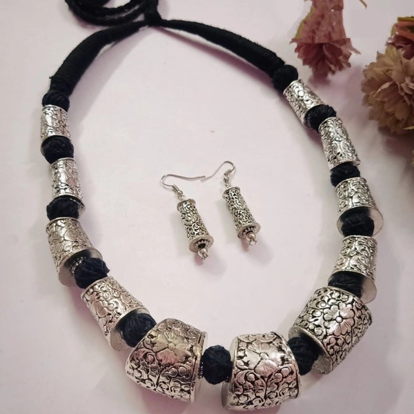 Designer Handmade Oxidierte Silber Motive Hand geflochten Schwarz Faden Halskette Set | Indischer Schmuck | Boho Schmuck