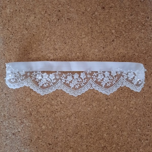 Pearl Beaded Lace Wedding Garter, Ivory Lace Garter, Sleek Simple Garter, Bridal Garter, Garters for Wedding, Sleek Garter, Simple Garter zdjęcie 9