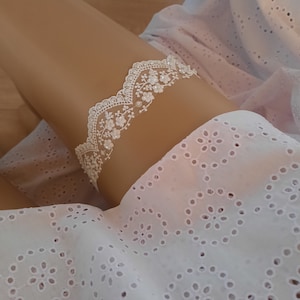 Pearl Beaded Lace Wedding Garter: Ivory Floral Bridal Garter