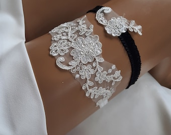 Wedding Lace Garter Set, Ivory and Black Lace Garter Set, Garter Set for Bride, Keepsace Garter, Black Garter , Sleek Simple Garter Set