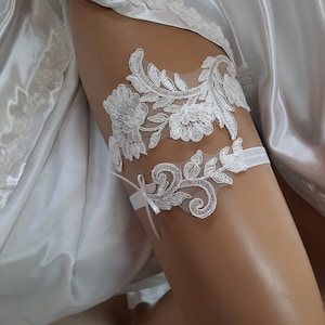 Duty Free Ivory Lace Wedding Garter Set: Traditional Bridal Garters