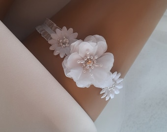 Witte bloemen bruiloft kousenband eenvoudig, chique en charmant, bruiloft kant kousenband, bruids witte kant kousenband, bloemen kousenband, kousenband voor bruiloft