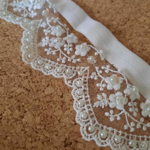 Pearl Beaded Lace Wedding Garter, Ivory Lace Garter, Sleek Simple Garter, Bridal Garter, Garters for Wedding, Sleek Garter, Simple Garter zdjęcie 10