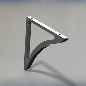 Puede incluir: Un soporte para estante de metal negro mate con un marco triangular y un refuerzo interior curvo. El soporte incluye orificios de montaje circulares preperforados a lo largo de los bordes verticales y horizontales para su instalación.