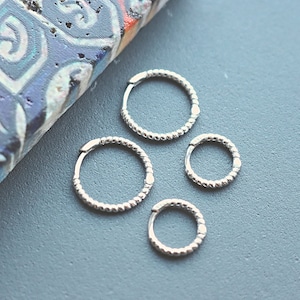 Brincos de argola para mulheres, Huggies prateados, brincos para o dia a dia, 11 mm e 15 mm, excelente presente para ela, entregues em embalagem de presente personalizada