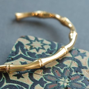 Bamboe manchetarmband, gouden armband, op de natuur geïnspireerde sieraden, 14k verguld roestvrij staal