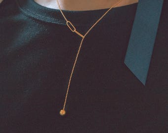 Collana a Y con perline placcata in oro 18 carati, ciondolo a maglie moderno, stile lariat minimalista