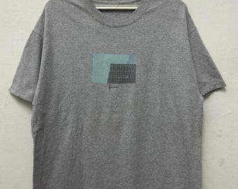 Vintage Abstract Line Pattern Faction Geometri Design Square Tee Box Logo / Photo Abstract T shirt / Men Women Box Logo / Size L