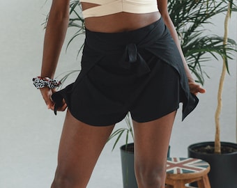 Pareo shorts | Wrap shorts | Zwarte zomershorts | Braziliaanse shorts | zwarte skort | dubbele spleet shorts