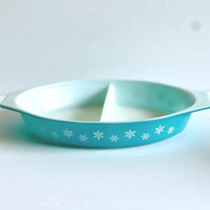 Vintage Pyrex Turquoise Snowflake Divided Casserole Dish 1.5 Quart