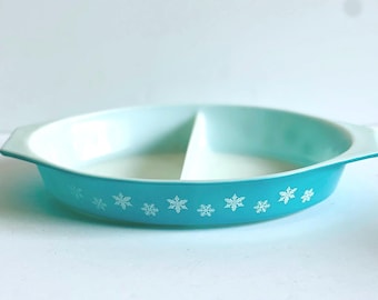 Vintage Pyrex Turquoise Snowflake Divided Casserole Dish 1.5 Quart