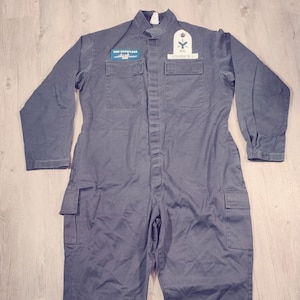 traje militar