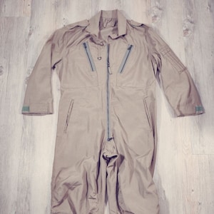 traje militar