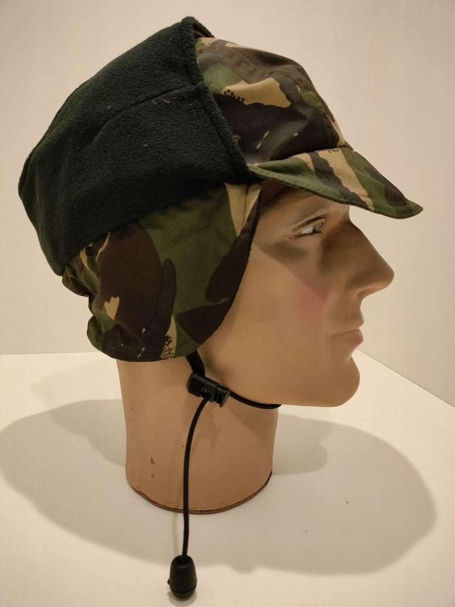 英国陸軍ウッドランド迷彩冬用キャップ（フリース裏地付き） - 保温性