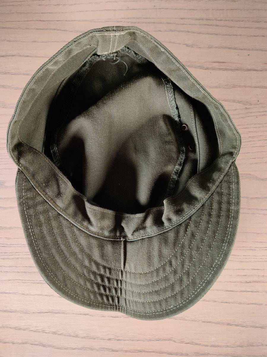 Casquette Militaire Autrichienne Vintage - Kaki Avec Cocarde Rouge-blanc, Bon état Général