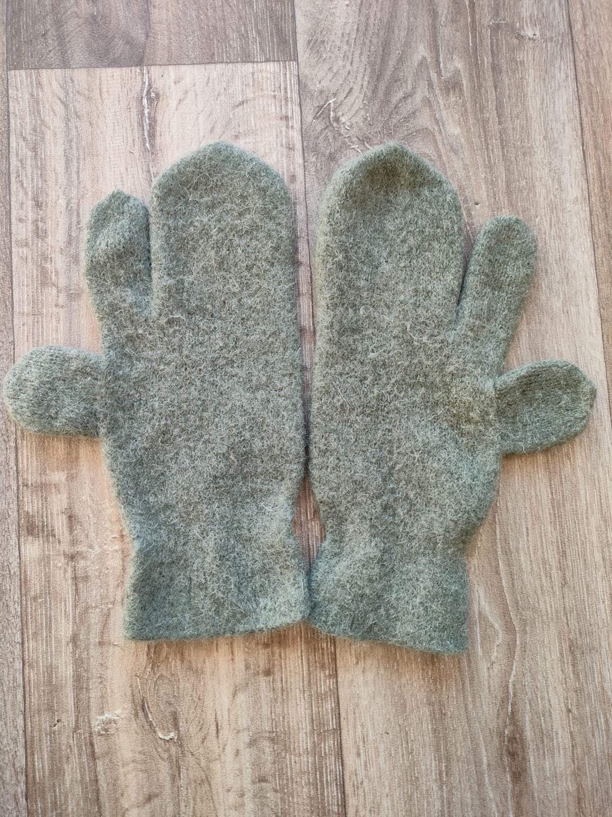 Wool gloves