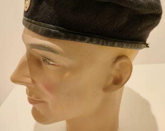 オランダ製 ベレー帽 海軍風 アンカー王冠バッジ付き サイズ56 ヴィンテージ ヴィンテージの黒ネイビーベレー帽、金色の錨バッジ付き - 余剰の