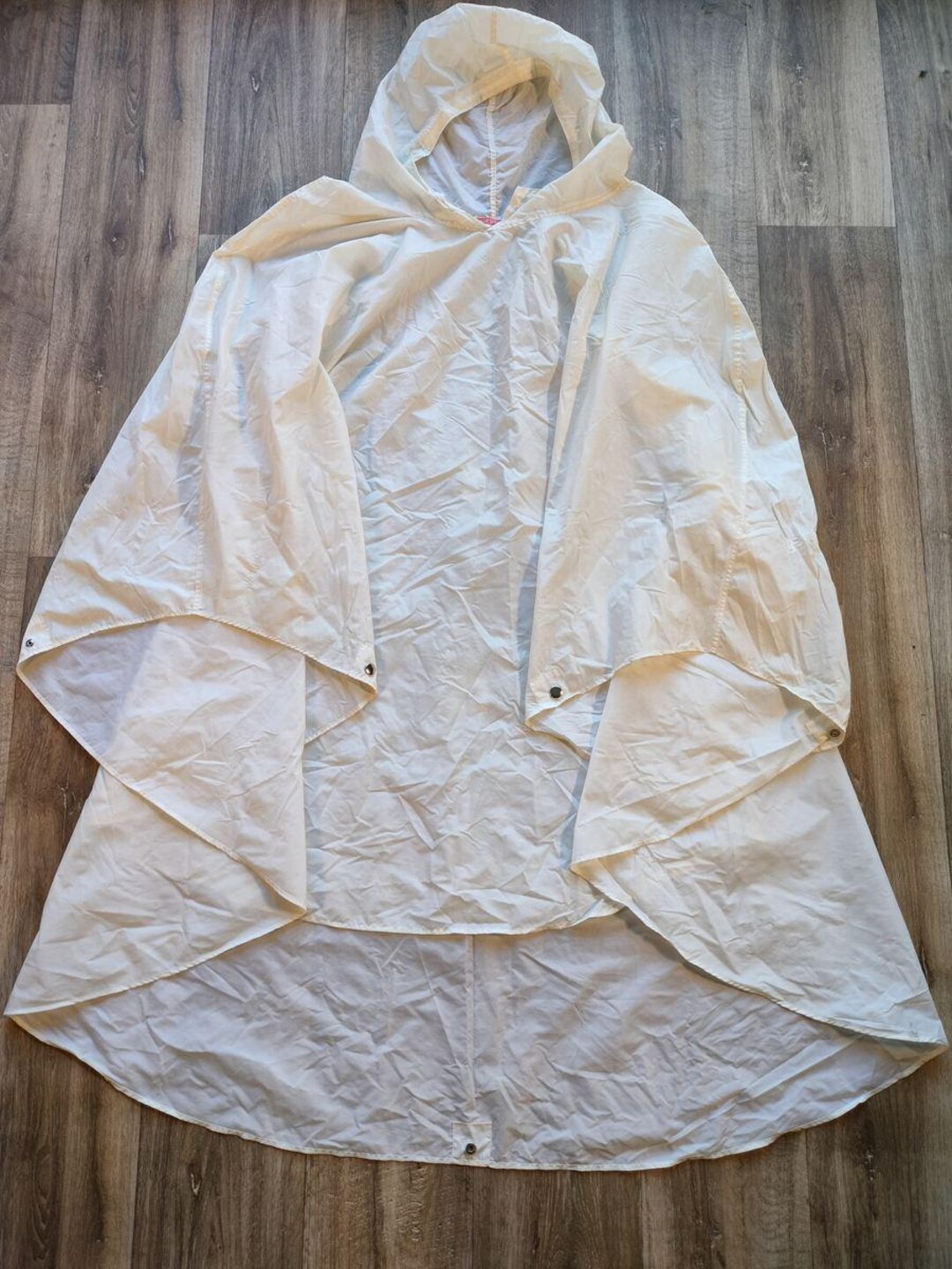 ヴィンテージホワイトフード付きポンチョ - 東ヨーロッパの余剰品