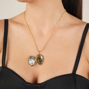 Photo Locket Necklace, Personalized Locket Necklace, Antique Engraved Necklace, Gold  Memorial Necklace, Letter Medallion, Picture Necklace