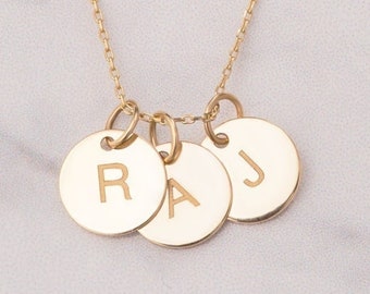 Colar com disco inicial minúsculo em ouro maciço 14K e 18K - Presentes personalizados para mães com discos com iniciais infantis personalizados - Ideias para presentes para mães