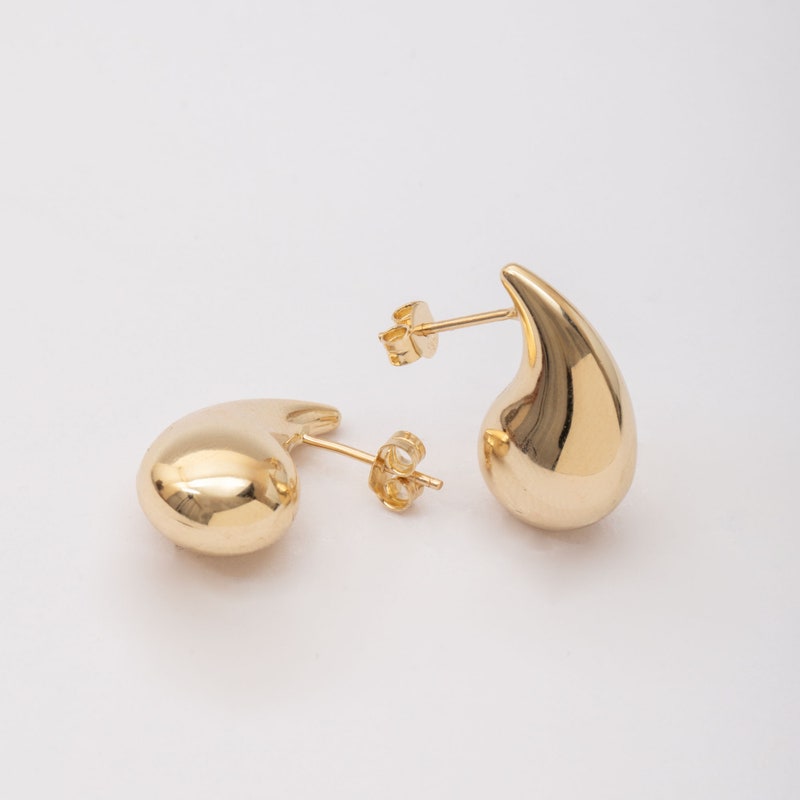 Simple Golden Metal Teardrop Earrings main image 1
