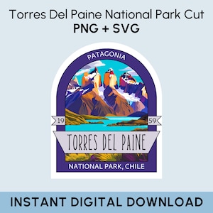 Può includere: Un adesivo viola e blu con una grafica di una catena montuosa e un lago. L'adesivo dice "Patagonia" in alto, "Torres Del Paine" al centro e "Parco Nazionale, Cile" in basso. I numeri "19" e "59" sono su entrambi i lati dell'adesivo.