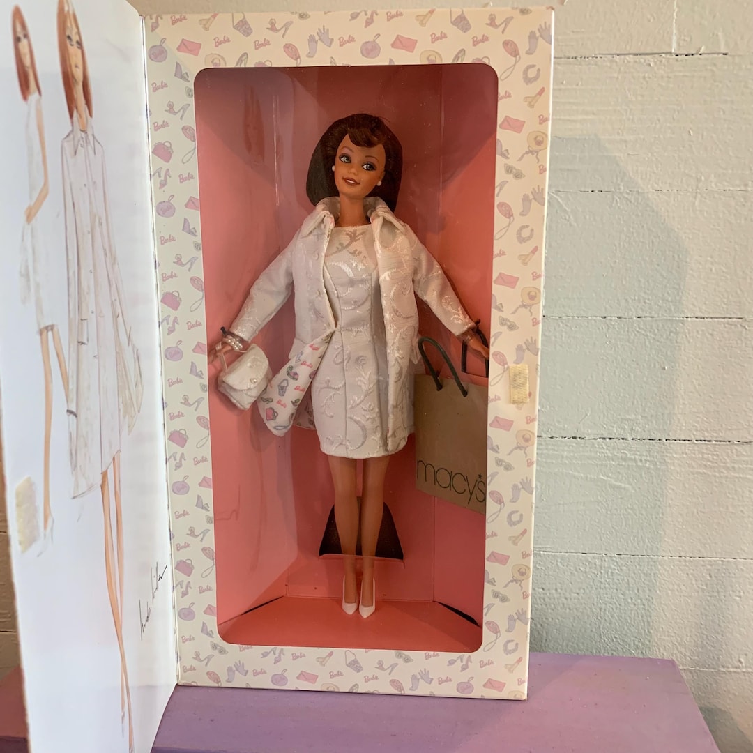 Vintage City Shopper Barbie - Macy's Limited Edition - Designed by