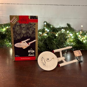 Starship Enterprise - Star Trek - 1991 - Magic Hallmark Ornament