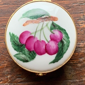 Limoges Peint Main Cherries Hinged Porcelain Box