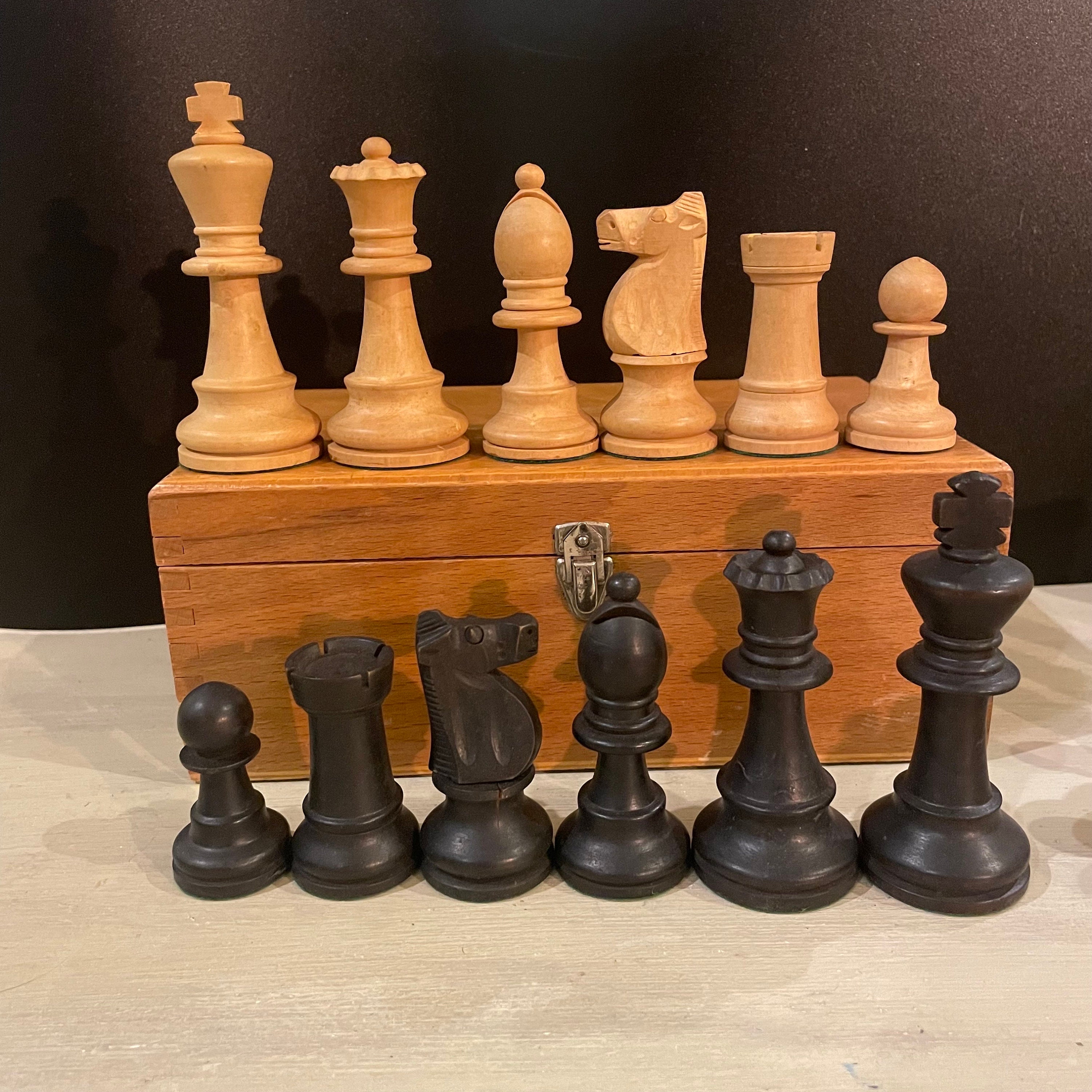 Parker Staunton Chess Set Burnt Boxwood Pieces with Black Ash Burl Chess  Board - 3.75 King