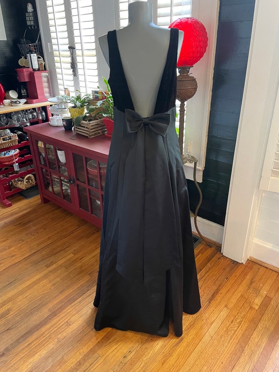Timeless Black Gown with Bow Detail - Gem
