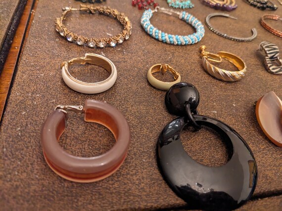 Vintage Lot of 75 Craft SINGLE Earrings Clip on B… - image 5