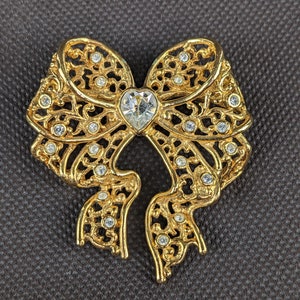 Vtg SI Smithsonian Gold Tone Bow Ribbon Heart Rhinestone Pin Brooch