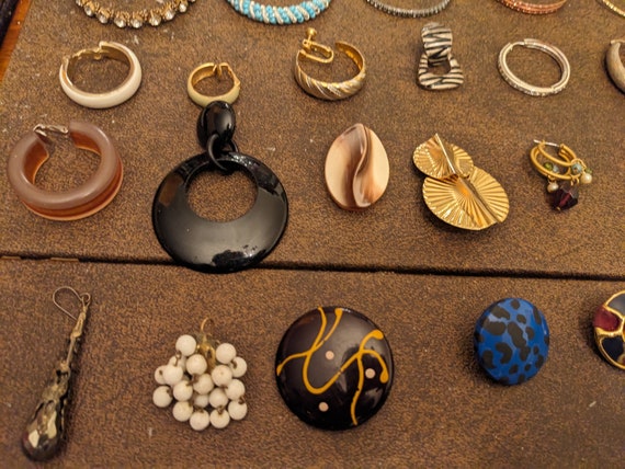 Vintage Lot of 75 Craft SINGLE Earrings Clip on B… - image 4