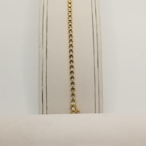 14 Karat Yellow Gold Tennis Diamond Bracelet with 1.75 Carats