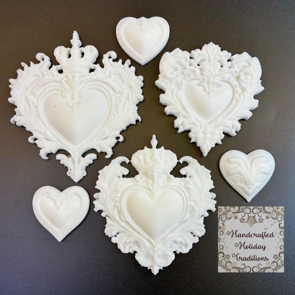Piezas de resina vertidas a mano con el molde de silicona LaBlanche, edición limitada de 2025, corazones de estilo victoriano.