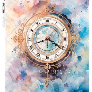Könnte beinhalten: Ein Aquarellbild eines antiken Zifferblatts mit römischen Ziffern und goldenen Akzenten. Die Uhr ist vor einem Hintergrund aus blauen, rosa und weißen Aquarell-Waschungen platziert.