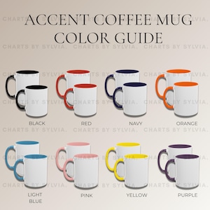 Pode incluir: Um guia de cores para canecas de café com detalhes. As canecas são brancas com alças e interiores coloridos. As cores incluem preto, vermelho, azul marinho, laranja, azul claro, rosa, amarelo e roxo. O texto no topo diz "ACCENT COFFEE MUG COLOR GUIDE."