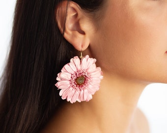 Blütenohrringe Maren | vergoldetes 925 Silber | echte Blüten | Blumenschmuck | Blüten in Resin | rosa Gerbera | Statement | Sonnenblumen