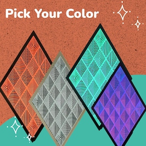 Puede incluir: Imagen que presenta cinco obras de arte en forma de diamante con patrones geométricos en naranja, plateado, turquesa y morado. Cada pieza tiene un marco negro. El texto "Pick Your Color" está en la parte superior.