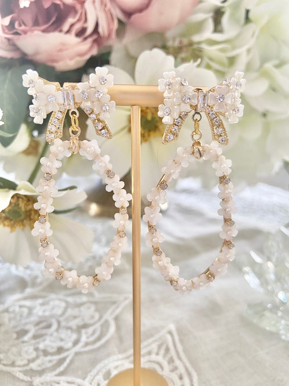 Pearl flower cluster earrings outlet
