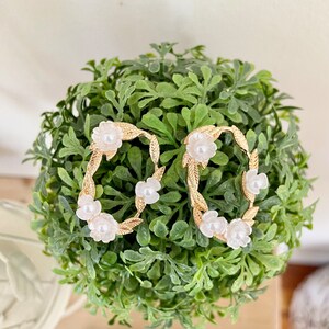 Good Oval Leaf Wreath Stud White Pearl Flowers Floral Leaves Ring Bridal Wedding Statement Earrings